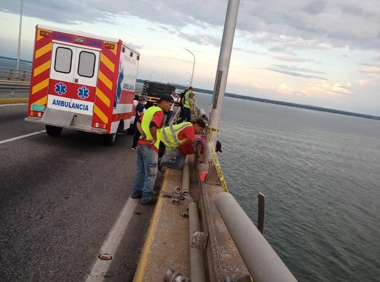 Un Veh Culo Cay Del Puente Sobre El Lago De Maracaibo Qu Pasa