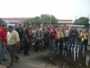 Trabajadores de Ipostel exigen pago de reivindicaciones 1 1075 4C