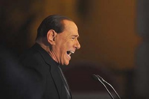 Parlamento italiano le dio balín a Berlusconi 2 1097 5