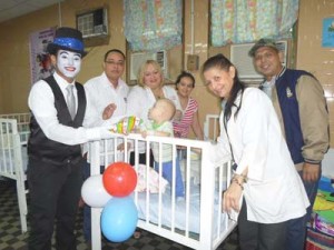Parranda y juguetes recibieron los niños del hospital de Veritas 1 1099 3C copy