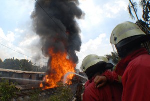 Cuatro muertos en choque de tren en Indonesia 1 1109 17C1 JU