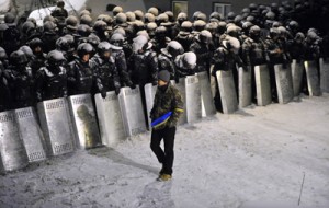 Fuerzas de seguridad accionan contra oposición ucraniana 1 1109 17C2 JU