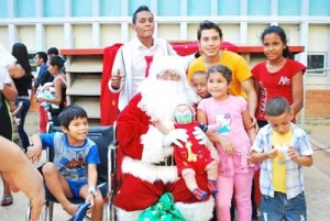 El «Universitario» celebró la Navidad junto a los niños 1 1117 10D