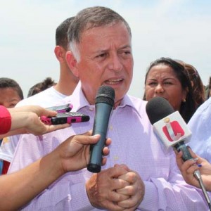 Gobernador Arias Cárdenas organiza planes de vivienda para 2014 1 1133 3A
