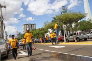 Alcaldía de Maracaibo sigue retirando propaganda electoral 1 1136 4B