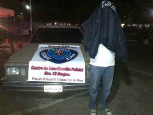 Arrestan a hombre acusado de robo de vehículos 1 1163 22DDD JM