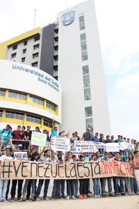 Marcha de estudiantes opositores anarquizó Maracaibo 3 1170 4A2