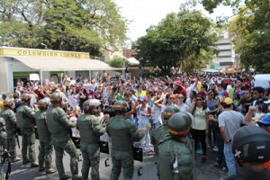 Marcha de estudiantes opositores anarquizó Maracaibo 4 1170 4A3
