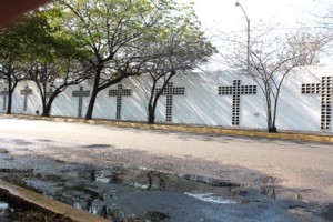 Hidrolago no repara la vialidad afectada por sus botes 1 1174 4C antes