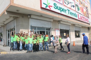 Trabajadores de Tienda Latino exigen pago doble 1 1185 NUEVA PARA LA 3 ALFREDO CHINALEONG