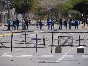 Más de 25 tirapiedras tienen secuestradas a familias en Palaima 2 1193 31