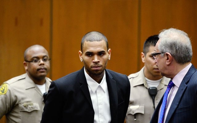 Chris Brown seguirá en prisión 1 1201 pict