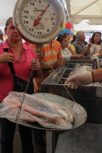 Feria del Pescado vendió 2 mil kilos 2 1202 REG