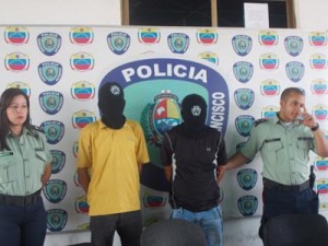 Dos hampones someten y escoden a taxista en la maleta de su carro 1 1203 22B