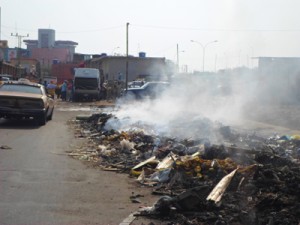 Ardió la basura de Los Plataneros 1 1205 2D