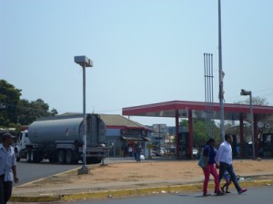Bajaron las colas de gasolina 3 1205 2b