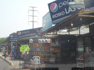 Vendedores de los quioscos en la C-1 están depravados 1 1205 2c
