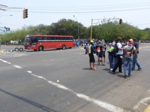 Violentos incendiaron el CNE-Zulia 7 1208 3B1
