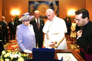 El Papa se reunió con la reina de Inglaterra 1 1217 17D JU