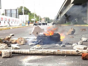 Estudiantes de la UJGH protestan por evaluaciones 1 1217 3B ANA ELISA MORENO