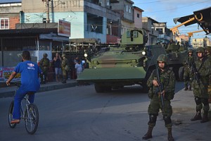 Militares asumen seguridad en favelas de Río de Janeiro 1 1219 17 BBB JM