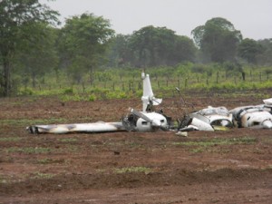 Avioneta derribada se encuentra en una finca de Bachaquero 1 1249 AVIONETA