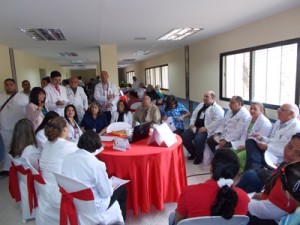 Instalan mesas de trabajo en HGS 1 1253 2A