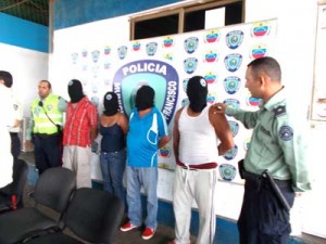 Tres detenidos por portar droga, una granada y armas 1 1254 22B TRES JOYITAS