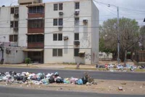 Cuatricentenario está full de basura y ¿el aseo urbano? Bien gracias 1 1256 3BBB JM