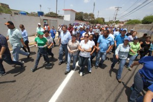 Alcaldía de Maracaibo inauguró asfaltado en La Victoria 1 1275 4A