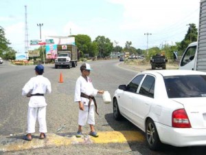 Niños karatecas «piden dinero» para ir a una competencia 1 1282 3E FOTOREPORTERO