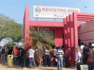 Usuarios denuncian «despelote» en el registro 1 1283 2C