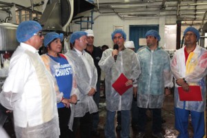 Arreaza pide aumentar producción de leche 1 1284 10A
