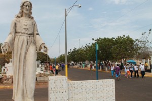 Marabinos visitaron a sus padres en los cementerios 1 1285 3B