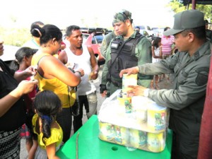 Realizan venta controlada de alimentos 1 1292 20B