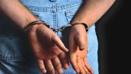 1295 Hombre detenido al deletrear mal su apellido en un hotel
