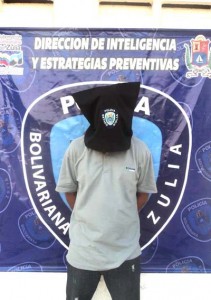 Arrestan a sujeto solicitado por tribunales en la terminal de pasajeros 2 1296 22E