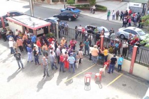Obreros de la Zona Educativa denunciaron atropellos 1 1296 3C