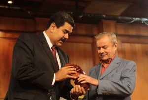 Maduro anuncia revisión y reestructuración del Gobierno 1 1297 6A