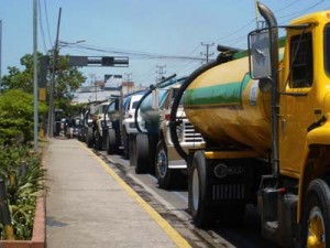 La comunidad le exige agua a la Regional 2 1314 43