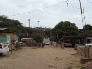Vecinos de Villa Nuestro Esfuerzo exigen mejoras en el sector 1 1321 3e
