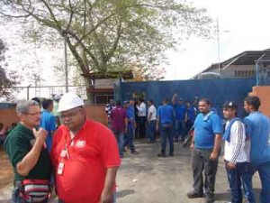 Trabajadores protestan por despidos masivos 1 1321 4C