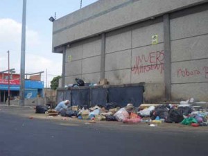 Cumbres de Maracaibo está full de basura 1 1333 4C