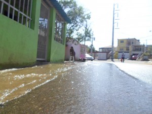 Explotó tubería de agua en La Florida 1 1335 5B
