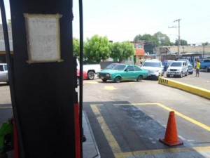 Irregularidades en el despacho del combustible afecta a marabinos 1 1340 4A
