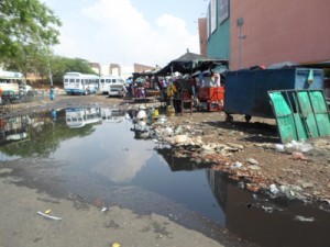 Centro de Maracaibo lleno de basura y aguas servidas 1 1341 2B basura