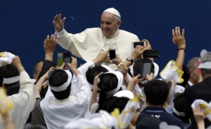 El Papa denuncia «el cáncer de la desesperanza» ante fieles surcoreanos 1 1346 17C JU