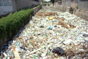 Aquí lo que llueve es basura 2 1348 1