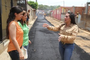 Alcaldesa inspeccionó trabajos de reasfaltado en Cañada Honda 1 1349 4A