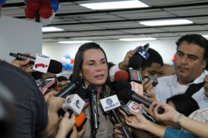 Alcaldía de Maracaibo entregó certificados de propiedad a comerciantes de Las Playitas 1 1351 4BBB
